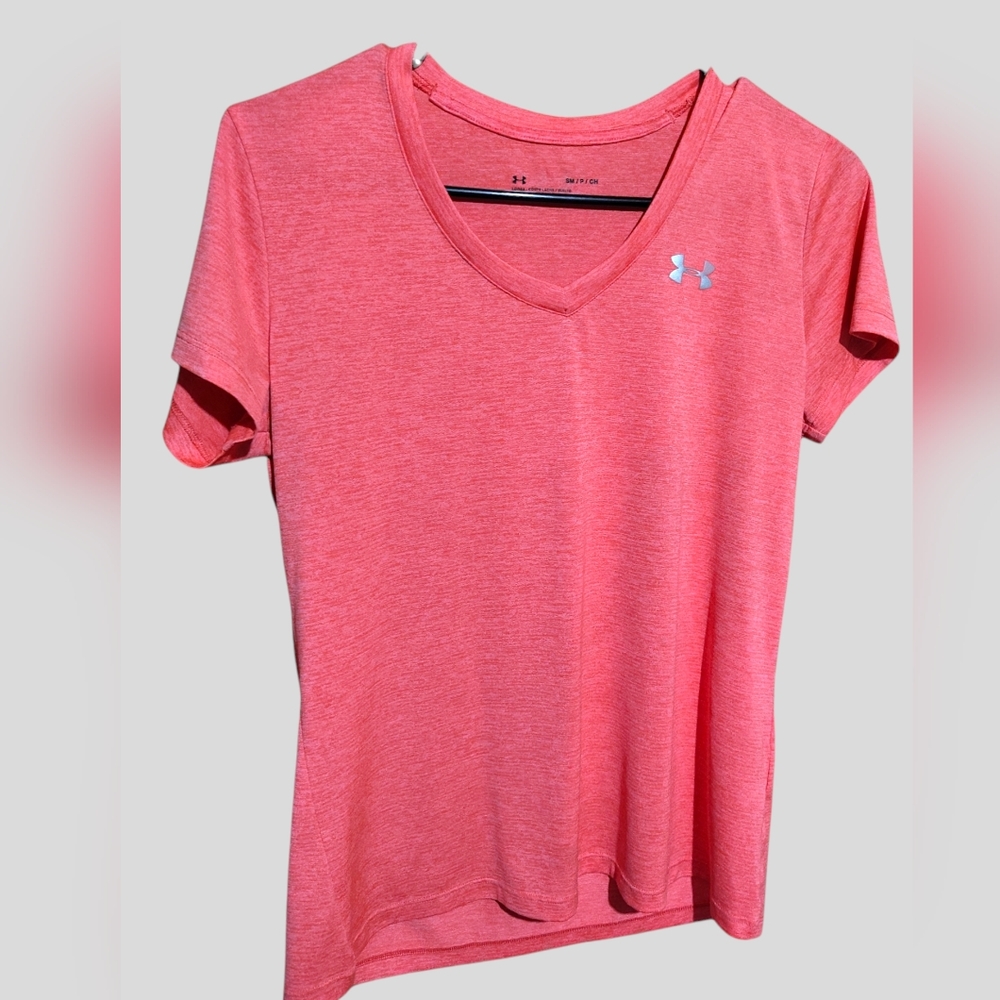 UA women's twist neck v cut